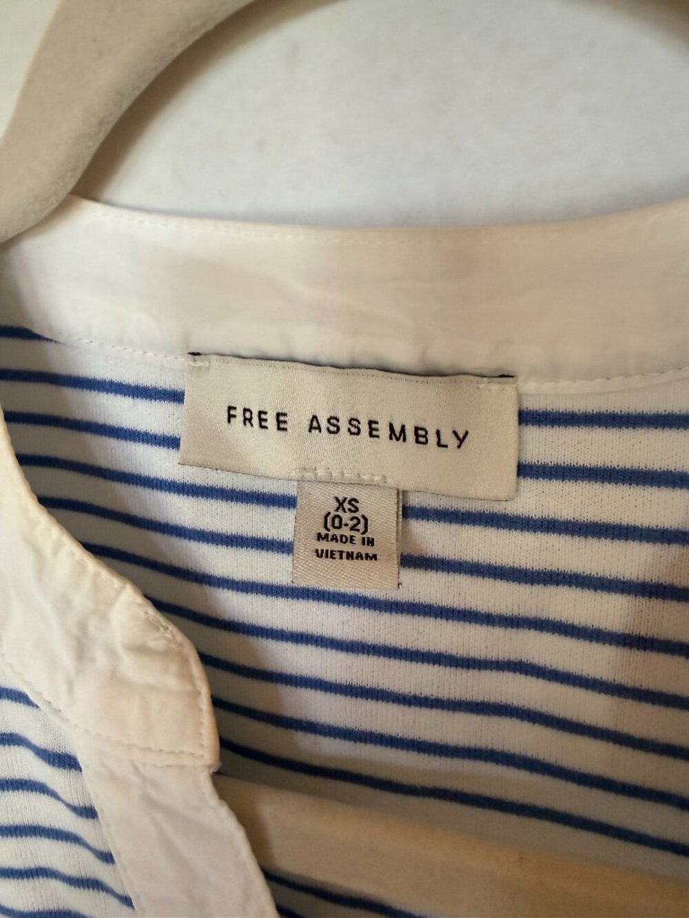 Free Assembly sweatshirt like top XS Blue/White Stripe A-014